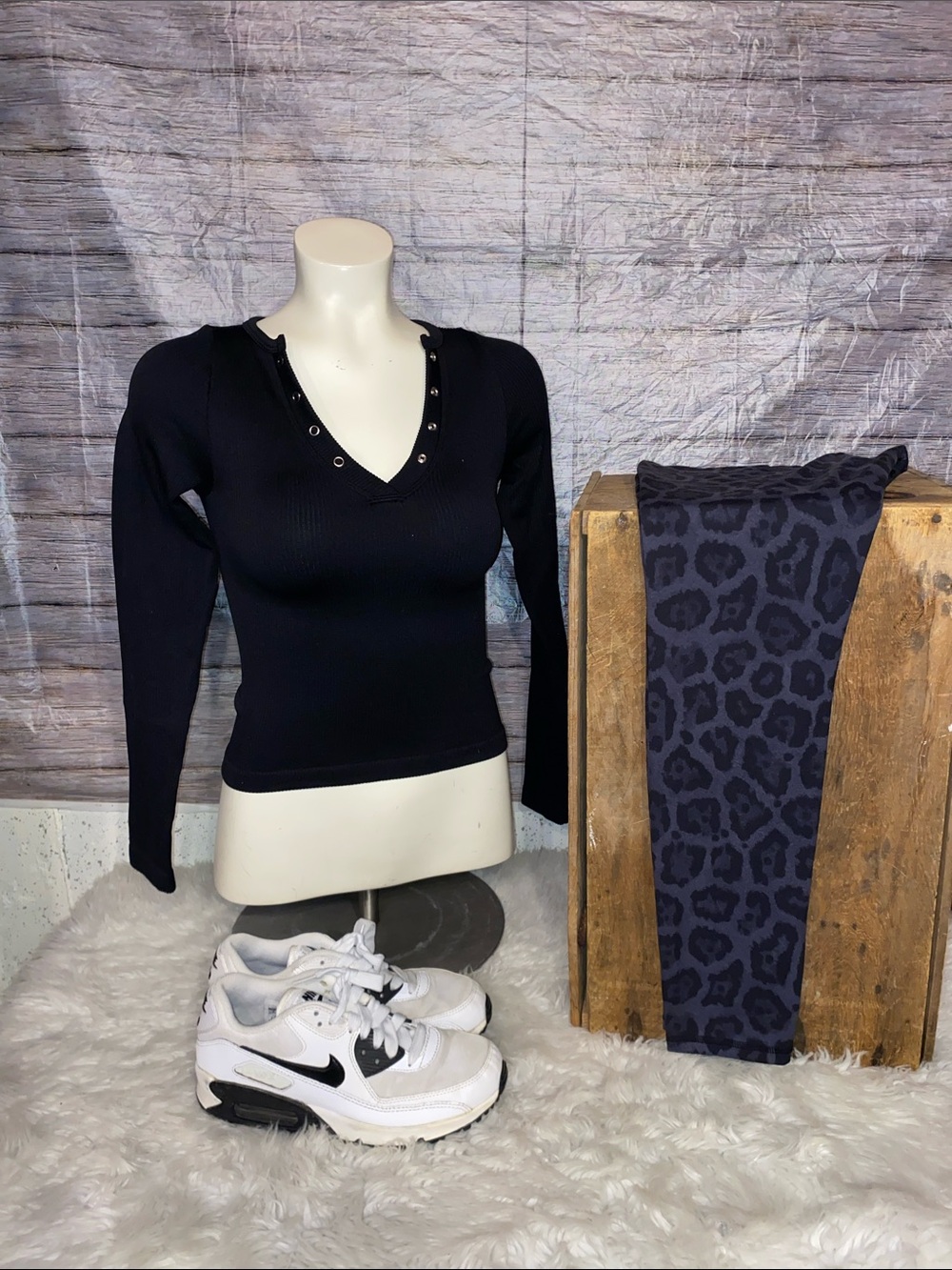 Old Navy Black Ribbed V‑Neck Long Sleeve Top